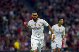 Karim Benzema celebrando el 0-1 en San Mamés.