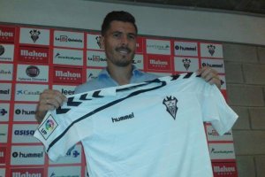 Agus en su presentación con el Albacete.