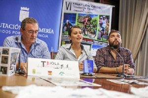 La diputada Ángeles Martínez en la presentación.