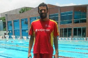 Carlos Tejada se prepara para subir al podio.