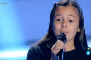 Mar Hernández durante su actuación en  el programa de Telecinco, La Voz Kids.