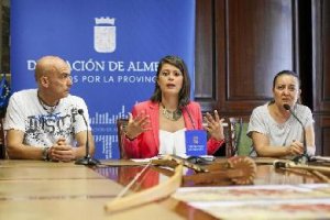La Diputada, Ángeles Martínez, en la presentación.