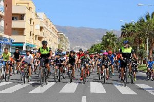 La organización destacó la participación numerosa en la marcha organizada ayer en el municipio de Roquetas de Mar. 