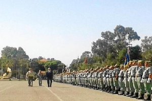 El ministro, en la base de Viator esta mañana.