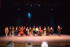 Los artistas participantes en la gala benéfica organizada por la Peña El Morato