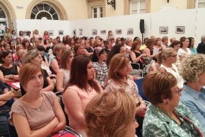 Participantes en el patio de luces de Diputación