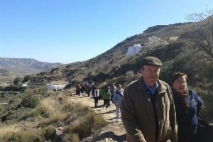 Vícar se vuelca con el senderismo.