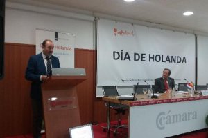José Manuel Ortiz durante la inauguración de la Jornada técnica y el el embajador de los Países Bajos, Matthijs van Bonzel. 