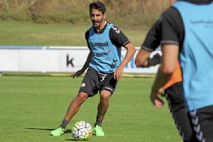 El jugador del Alavés en la sesión de entrenamiento.