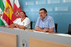 Rafael Esteban y Amalia Román en una rueda de prensa