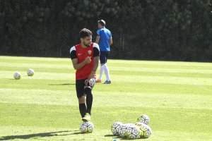 Chuli, hablando con Casto en el entrenamiento.