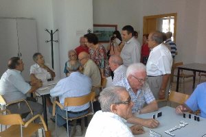 La delegada Gracia Fernández visita el Centro de Participación Activa Hogar II.