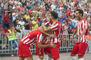 Chuli celebrando un gol con sus compañeros.