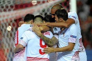 Emery pone al Sevilla en lo más alto en su estreno.