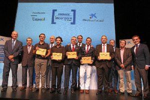 Foto de familia con los premiados.