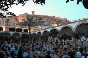 El Foro Almería Centro clausuró su conmemoración del Milenio del Reino de Almería, en el Patio de los Naranjos.