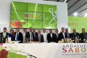 Delegación almeriense en Andalucía Sabor, encabezada por la Diputación.