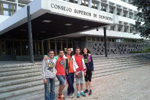 Carlos Tejada, segundo por la derecha.