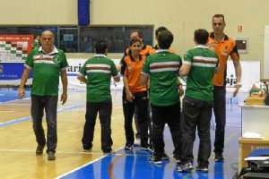 Los entrenadores en la final de la Superliga.