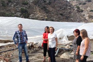 La consejera de Agricultura durante su visita a las zonas afectadas.