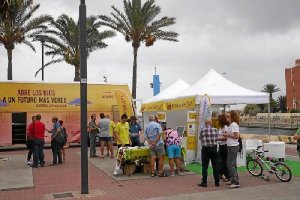 Ciudadanos  solicitan y reciben información sobre la campaña de concienciación energética de Anpier.