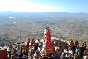 Virgen de la Cabeza en su procesión por el Cerro de Monteagud el pasado año.