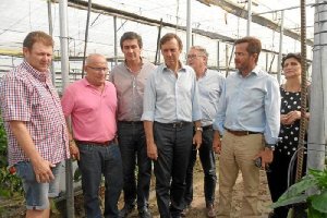 Hernando, junto con alcaldes y diputados del PPy agricultores afectados.