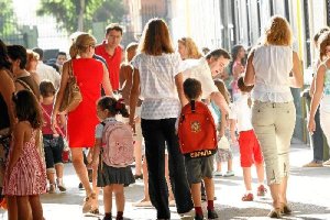Imagen de menores en el comienzo del curso escolar