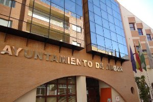 fachada del Ayuntamiento de Albox, que recurrirá la decisión del Juzgado.