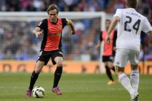 Corona seguirá como capitán del Almería.