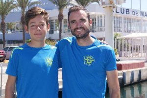 Jero Martín-Lagos Terrés, junto a su entrenador Raúl de Valenzuela.