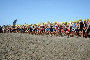Los participantes dispuestos para comenzar la carrera.