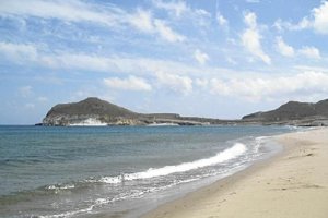 La playa de Los Genoveses, vista hacia Poniente.
