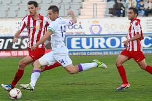 Pedro Alcalá con la rojiblanca del Almería.
