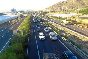 Vehículos en la A-7.