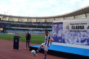 Illarra en su presentación como jugador de la Real Sociedad.