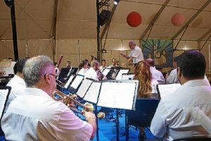 La Banda Municipal de Música ha actuado esta mañana para los más pequeños.