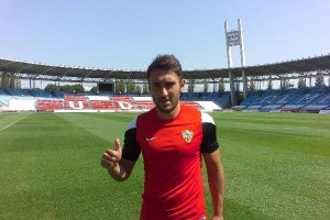 Eldin, este miércoles, en la hierba del Mediterráneo.