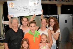 El ganador, Isamel Portillo, con su familia.