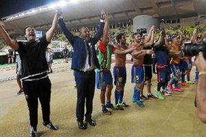 Los jugadores y el propio Nuno dan las gracias a la afición.