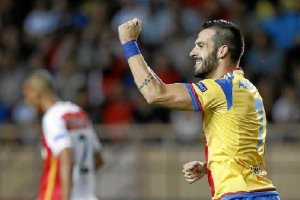 Álvaro Negredo del Valencia celebra el gol anotadon ante el Mónaco. 