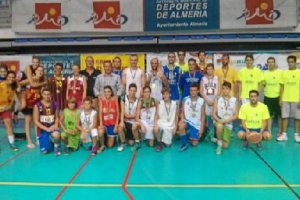 Los ganadores en el acto de clausura.