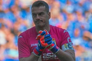 Esteban sigue siendo titular a los cuarenta.