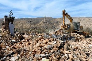 Demolición del cortijo ubicado en Castell del Rey