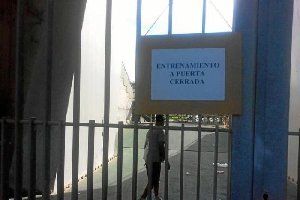 El Almería cierra las puertas.