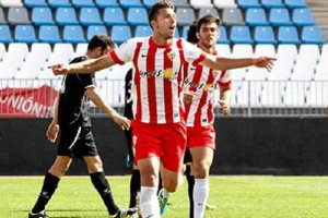 Borja Lázaro celebrando un gol del Almería.