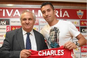 Alfonso dio en la diana firmando a Charles.