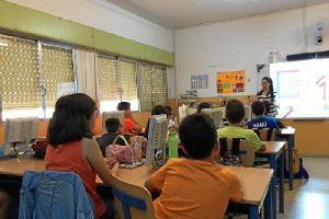 Actividad de cooperativismo con niños en Adra