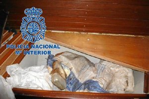 Velero interceptado por la Policía. 