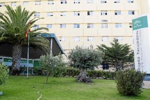 Permanece ingresado en el Hospital de Torrecárdenas.